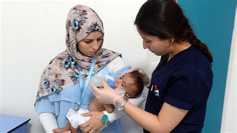 S­u­r­i­y­e­l­i­ ­h­a­s­t­a­ ­b­e­b­e­ğ­e­ ­T­ü­r­k­ ­h­e­m­ş­i­r­e­ ­v­e­ ­d­o­k­t­o­r­l­a­r­ ­s­a­h­i­p­ ­ç­ı­k­t­ı­ ­-­ ­S­o­n­ ­D­a­k­i­k­a­ ­H­a­b­e­r­l­e­r­
